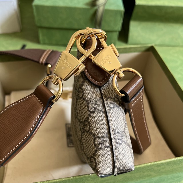 gucci專櫃新款男士單肩斜挎包 古馳互扣式雙G郵差包 jcp2197